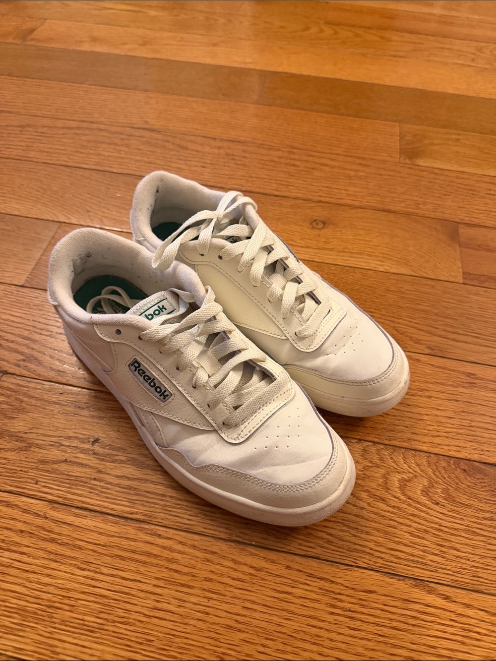 Reebok women’s 7 White Low-Top Leather Sneakers